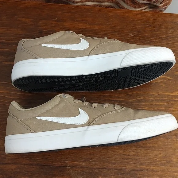 Nike Men's Beige and White skateboard Sneakers - Picture 5 of 7